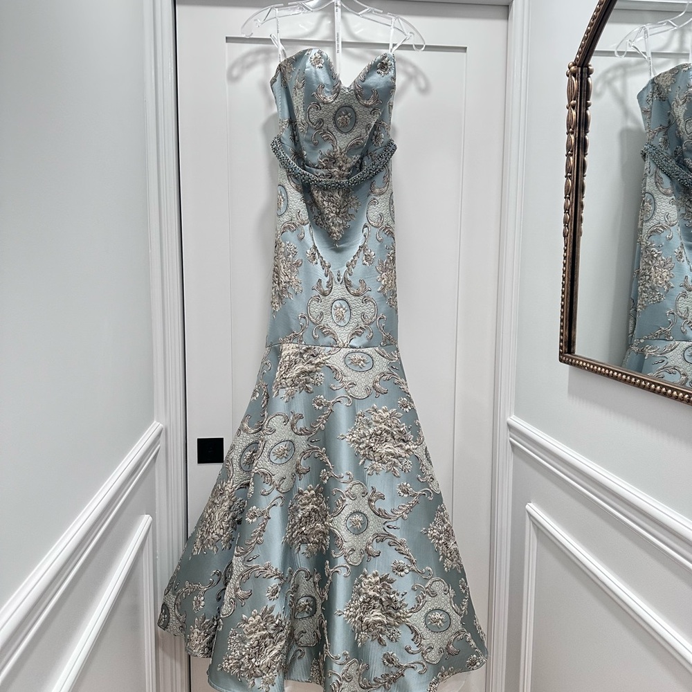 💓Elegant Blue and Silver Strapless Gown